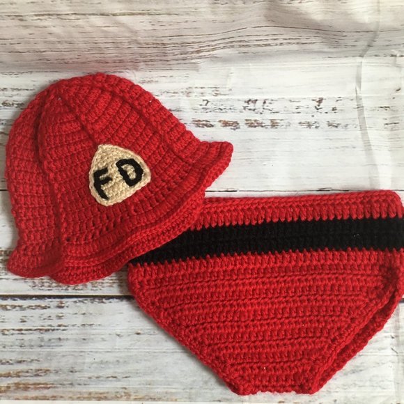 Carter's Other - Fireman Baby Costume for Newborn Photoshoot size 0-9 months - Q-10